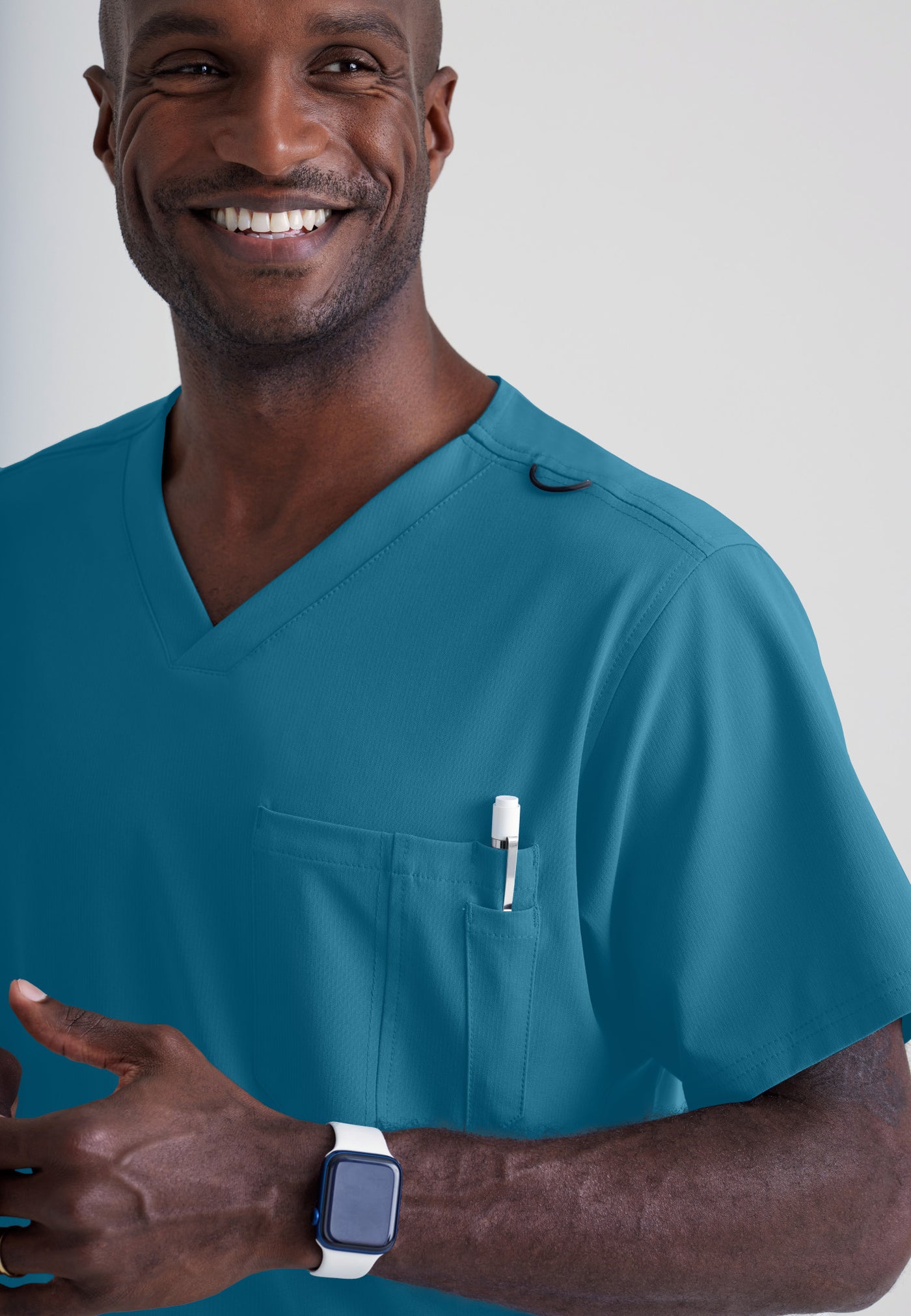 SK0112 Skechers Classic Scrubs Structure 1 Pocket V-Neck Men's Scrub Top (XS - 5XL)