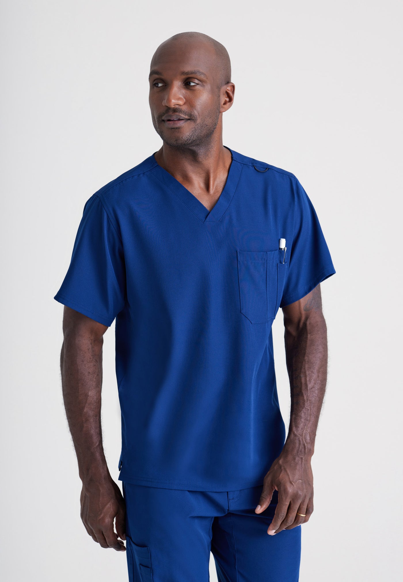 SK0112 Skechers Classic Scrubs Structure 1 Pocket V-Neck Men's Scrub Top (XS - 5XL)