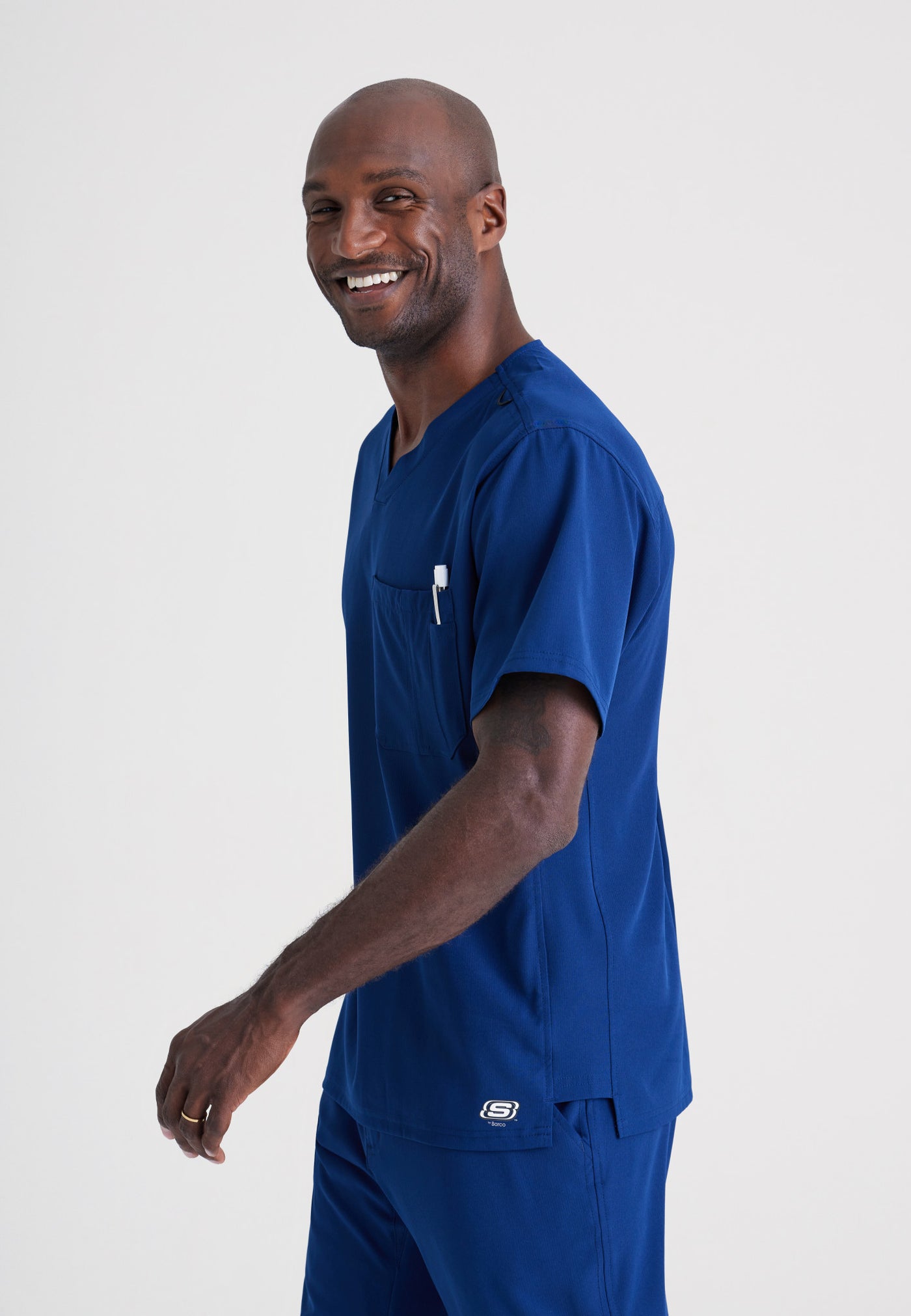 SK0112 Skechers Classic Scrubs Structure 1 Pocket V-Neck Men's Scrub Top (XS - 5XL)